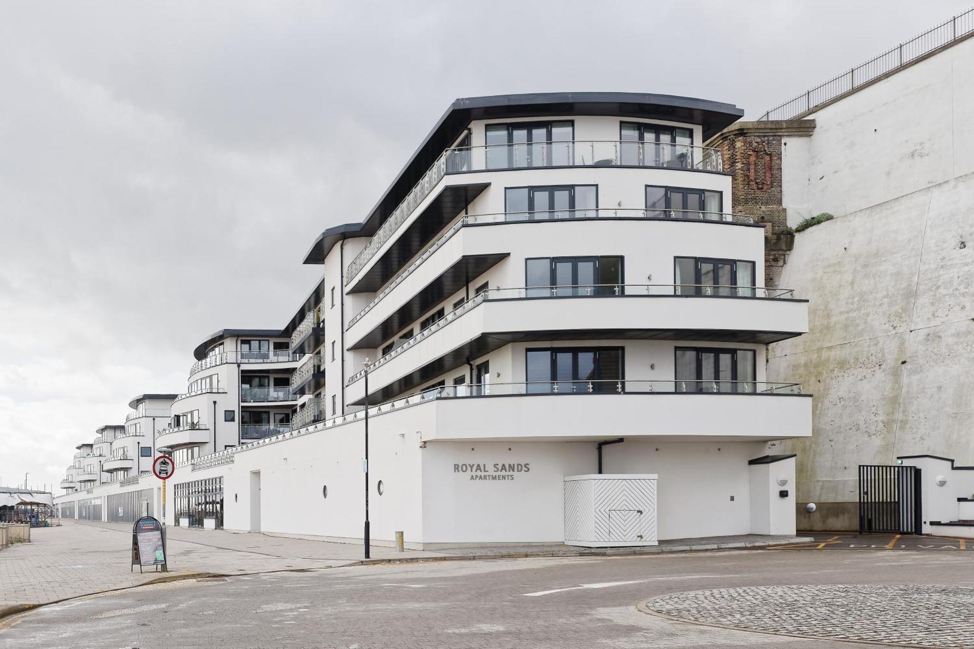 Gorgeous 2 Bed Apartment With Stunning Sea Views With Free Parking And Fast Internet Ramsgate Exterior photo